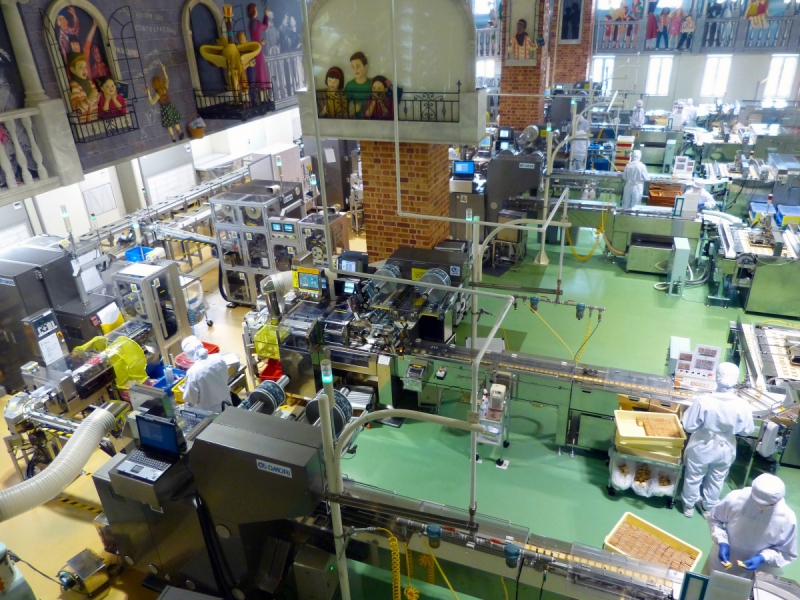 chocolaterie-SIGNES-min_japan_sapporo_chocolate_factory_label_packaging_cookie_machine_operators-961509